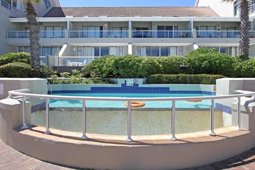 Dolphin Beach Hotel 73/76