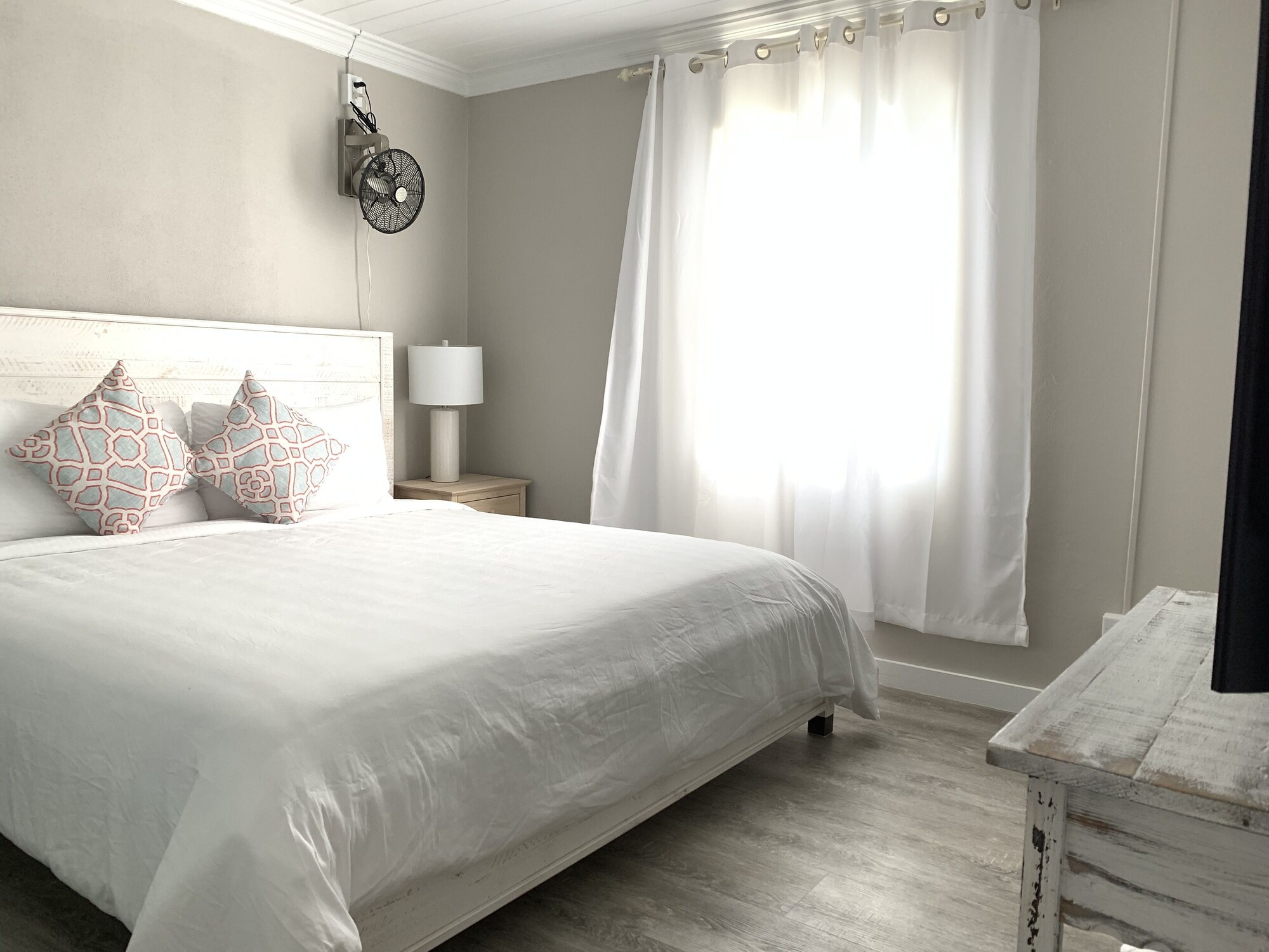 Cottage, King Bed, Lagoon View