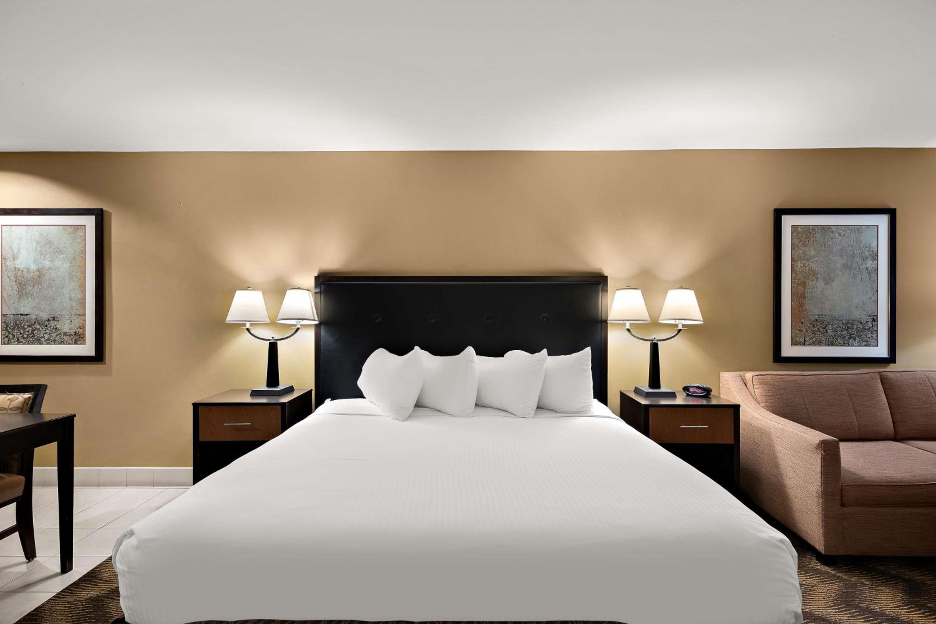 Deluxe, King Bed
