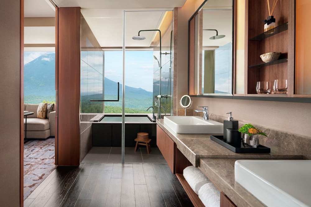 Higashiyama Niseko Village, a Ritz-Carlton Reserve 41/42