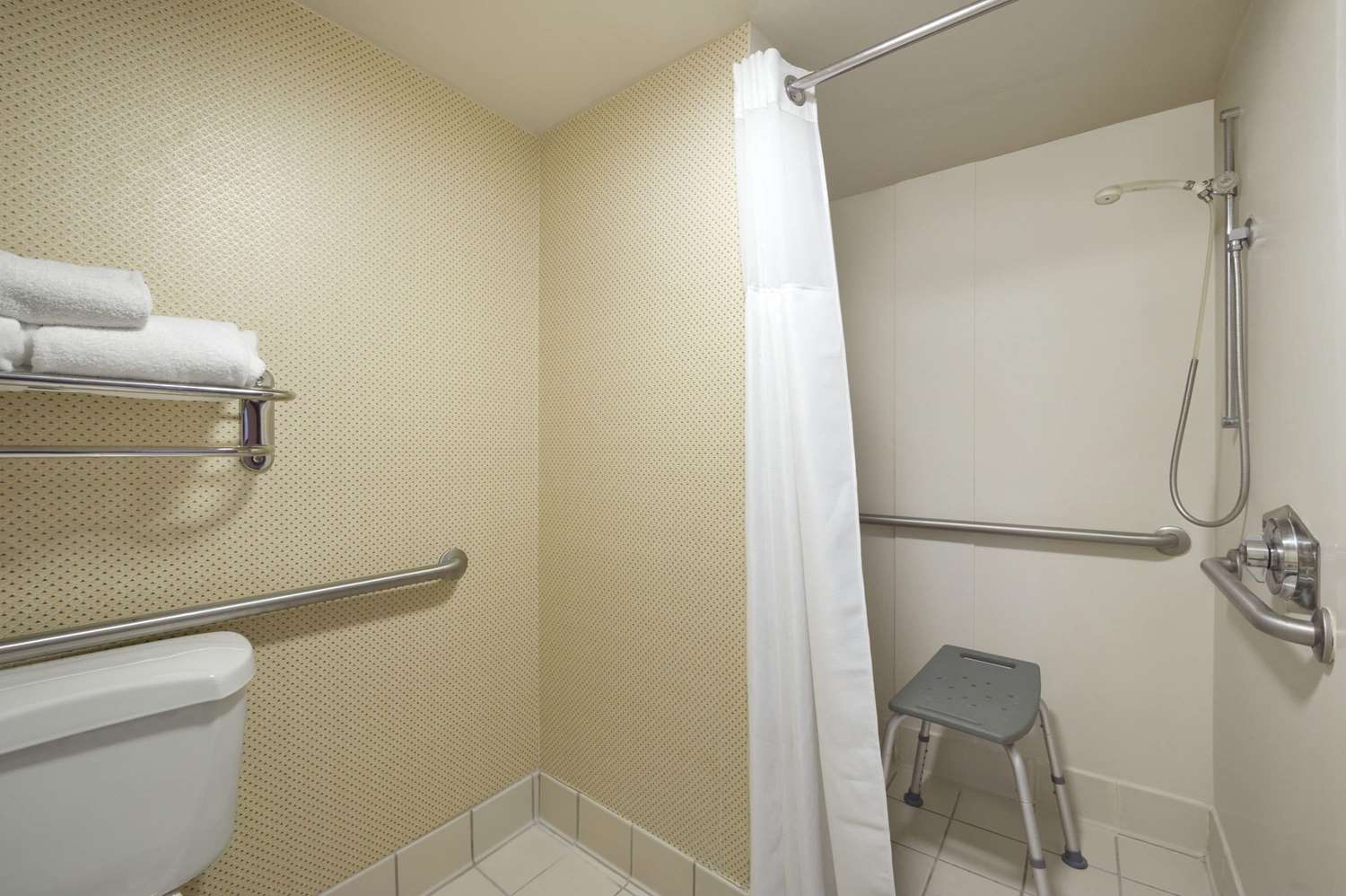 Ramada by Wyndham Suites Orlando Airport 53/56