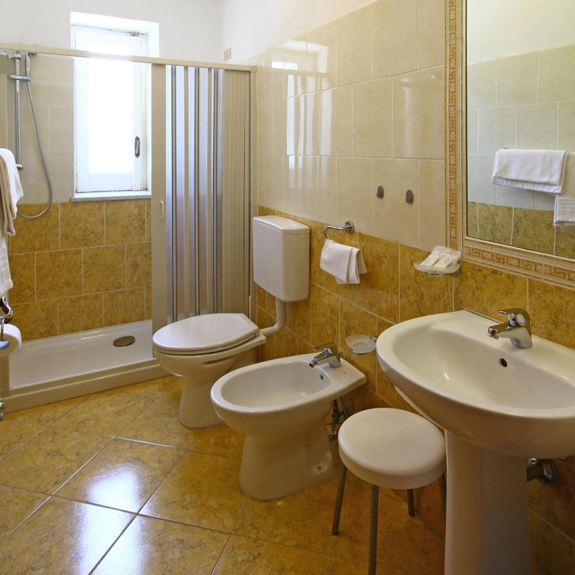 غرفة ثلاثية، HOTEL PARK CALITTO 2/3