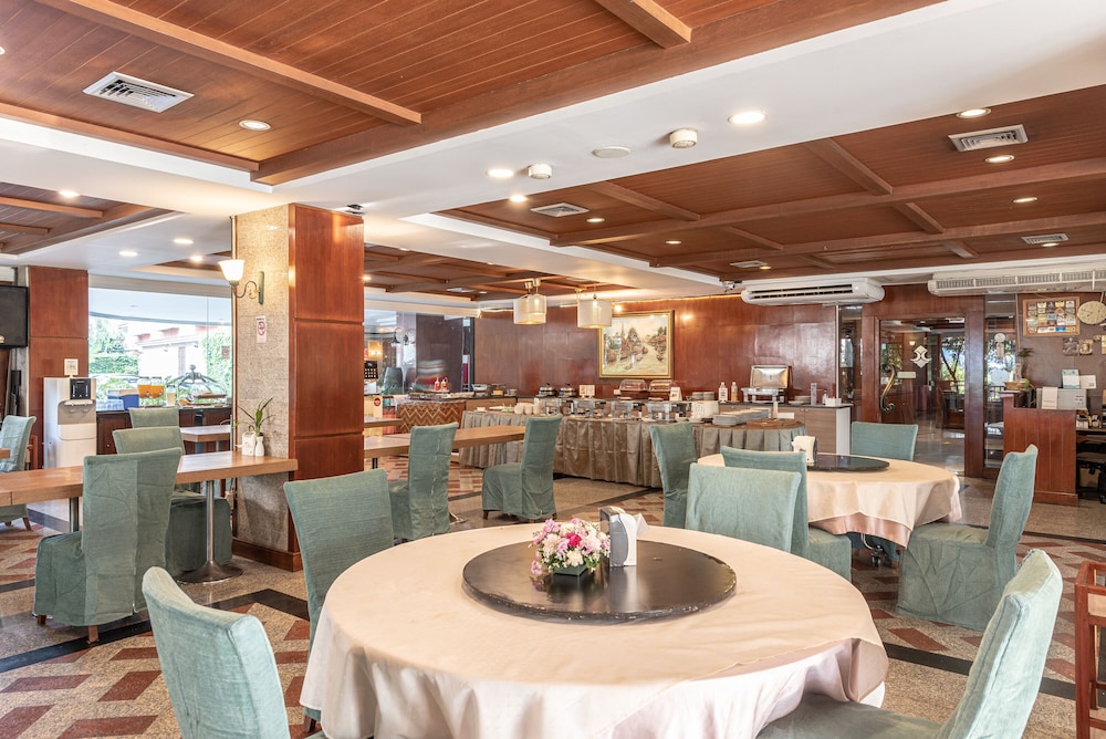 Nonthaburi Palace Hotel 42/66