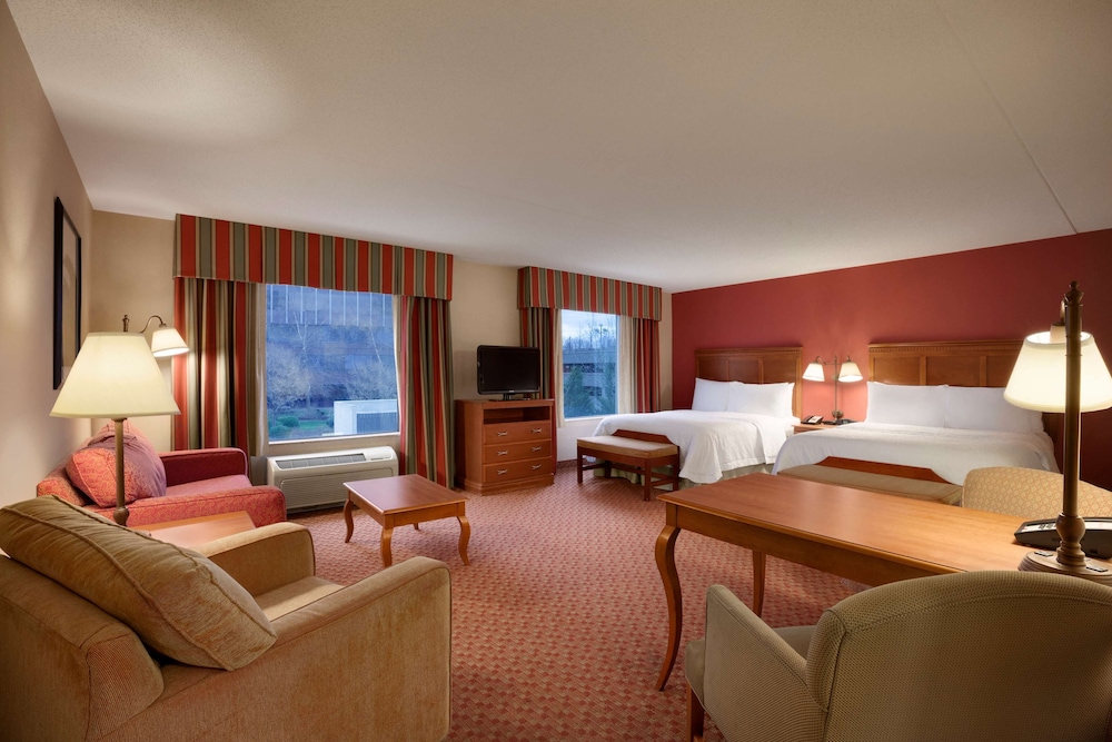 Hampton Inn and Suites Hartford/East Hartford 35/50