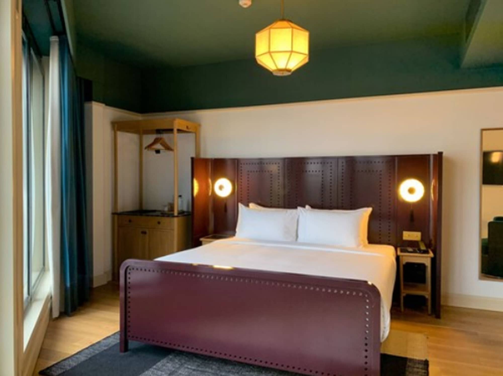 Room, King Bed, City View, Den