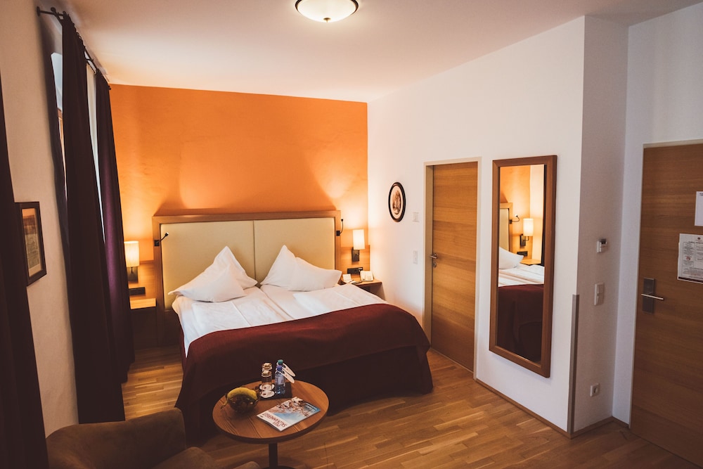 Standard, Twin Beds