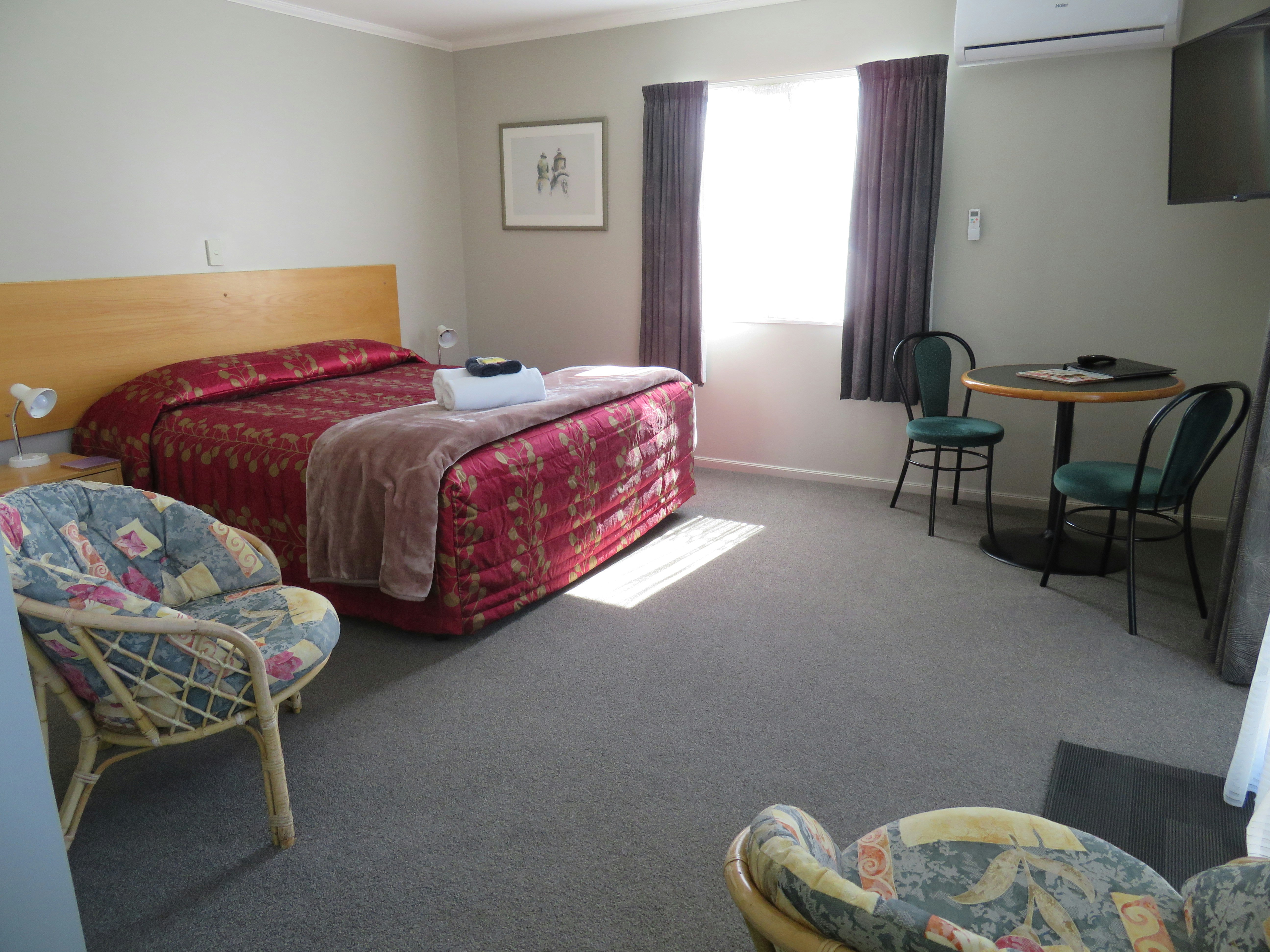 Commodore Court Motel 39/76