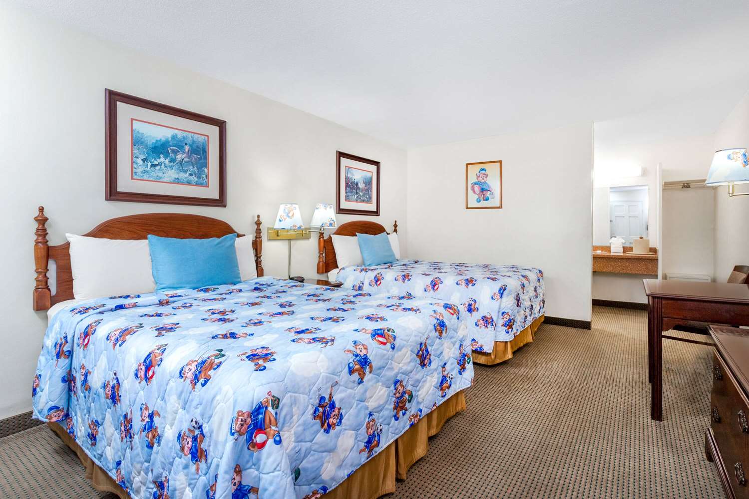 Travelodge by Wyndham Cape Cod Area 6/17
