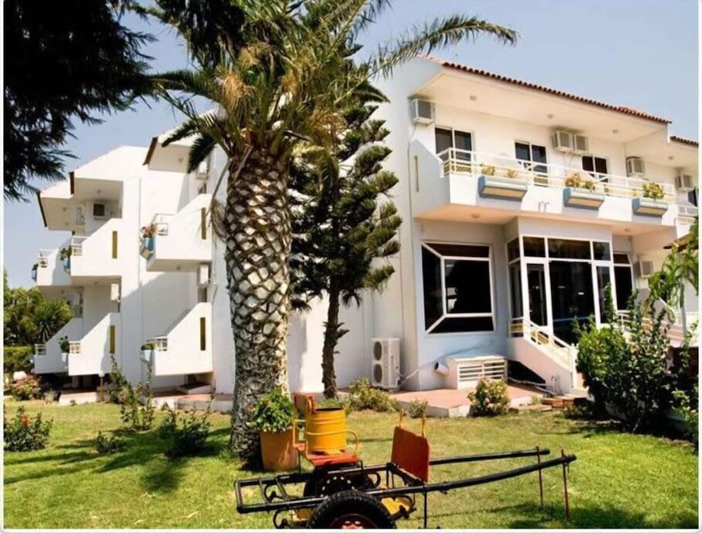 Asterias Bay photo1