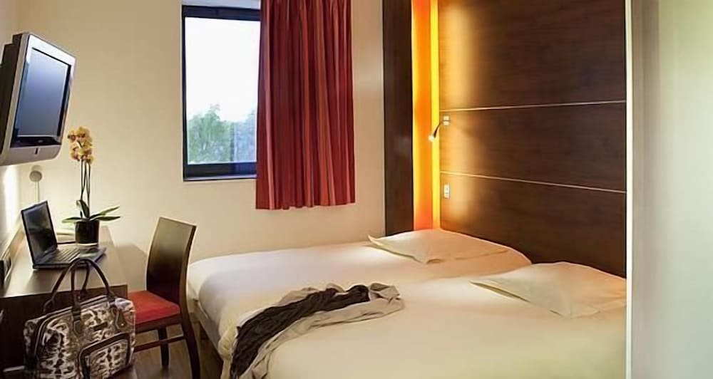 COMFORT, TWIN BEDS