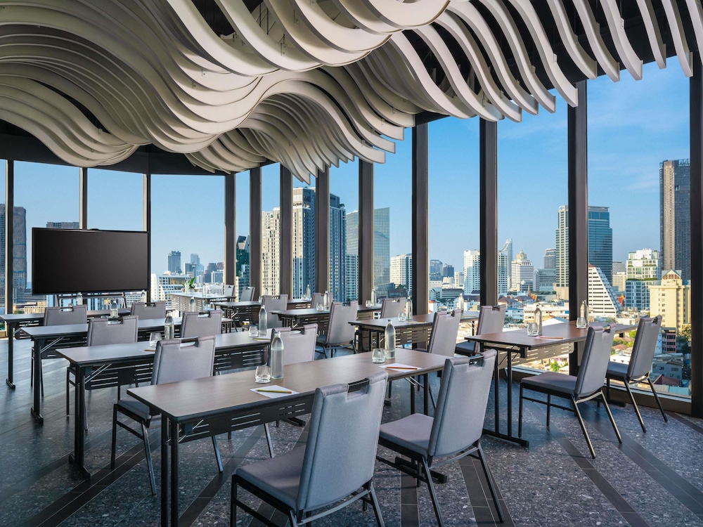 Mercure Bangkok Surawong 55/64