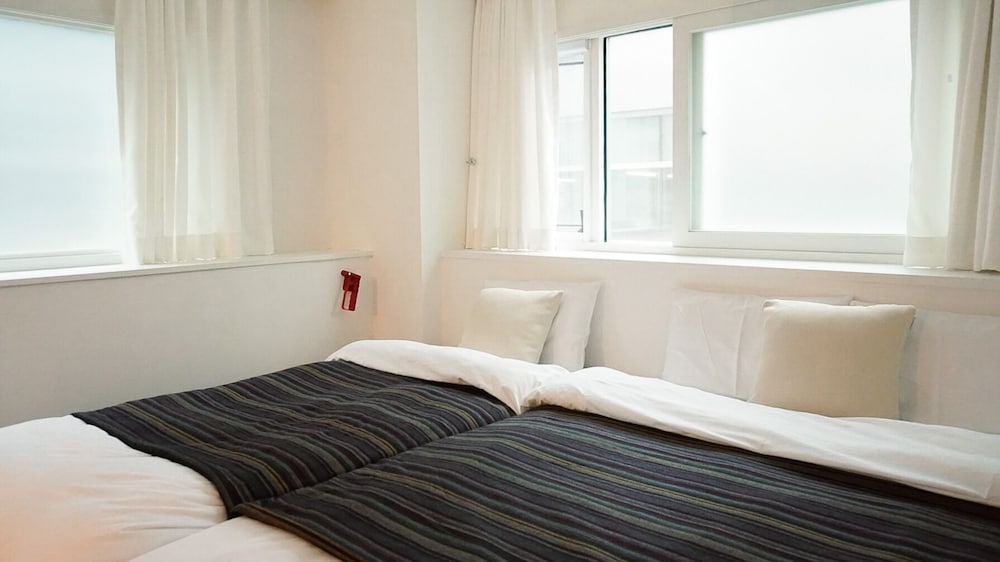غرفة سوبيريور بسرير مزدوج وسرير فردي، Philstay Myeongdong Central Hotel 2/4