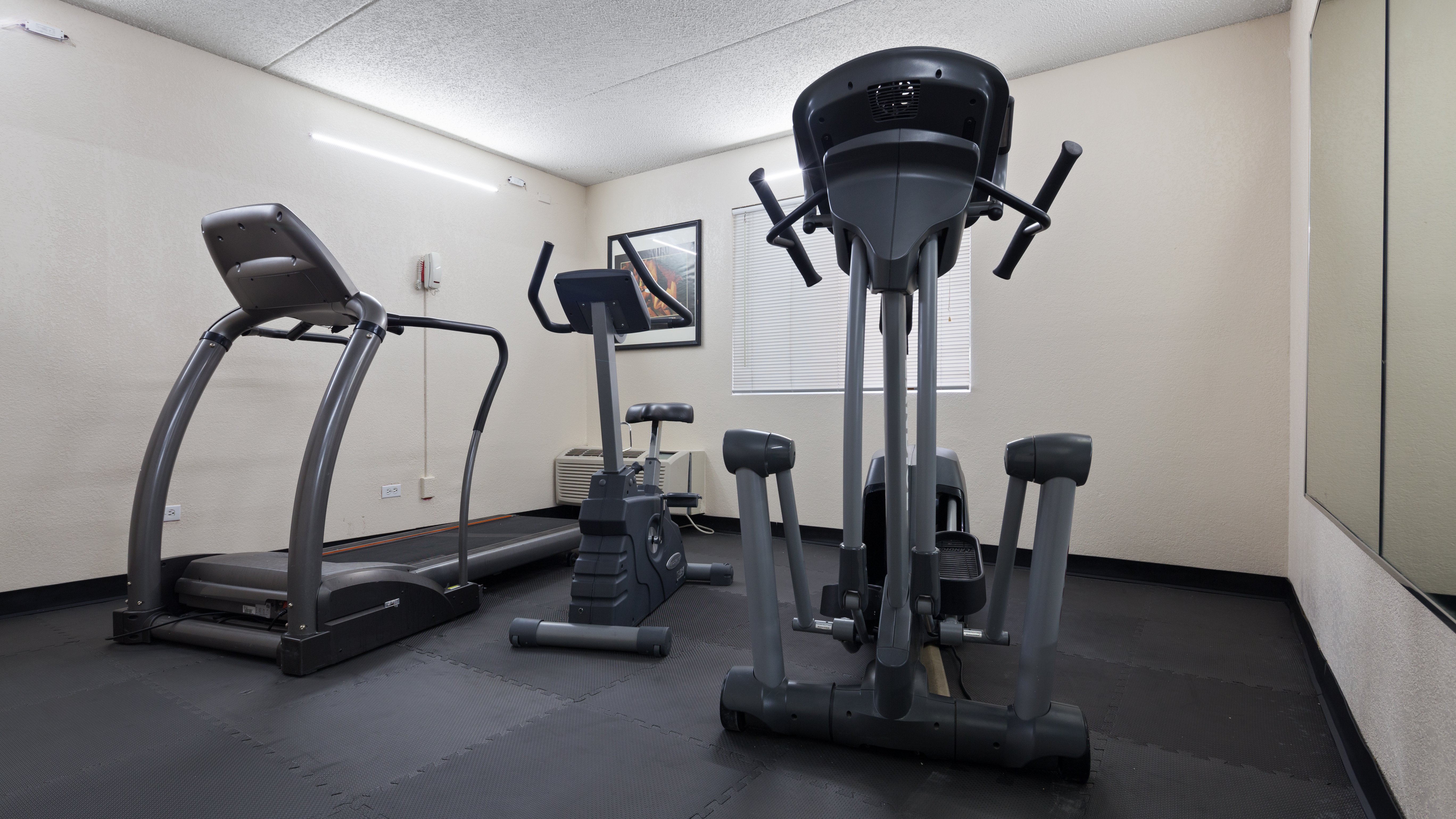 Chicago Club Inn & Suites 24/32