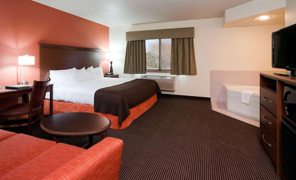 Americinn By Wyndham Manitowoc 11/26
