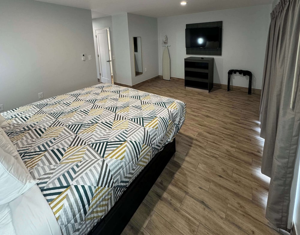 Studio6 Englewood, FL 26/61