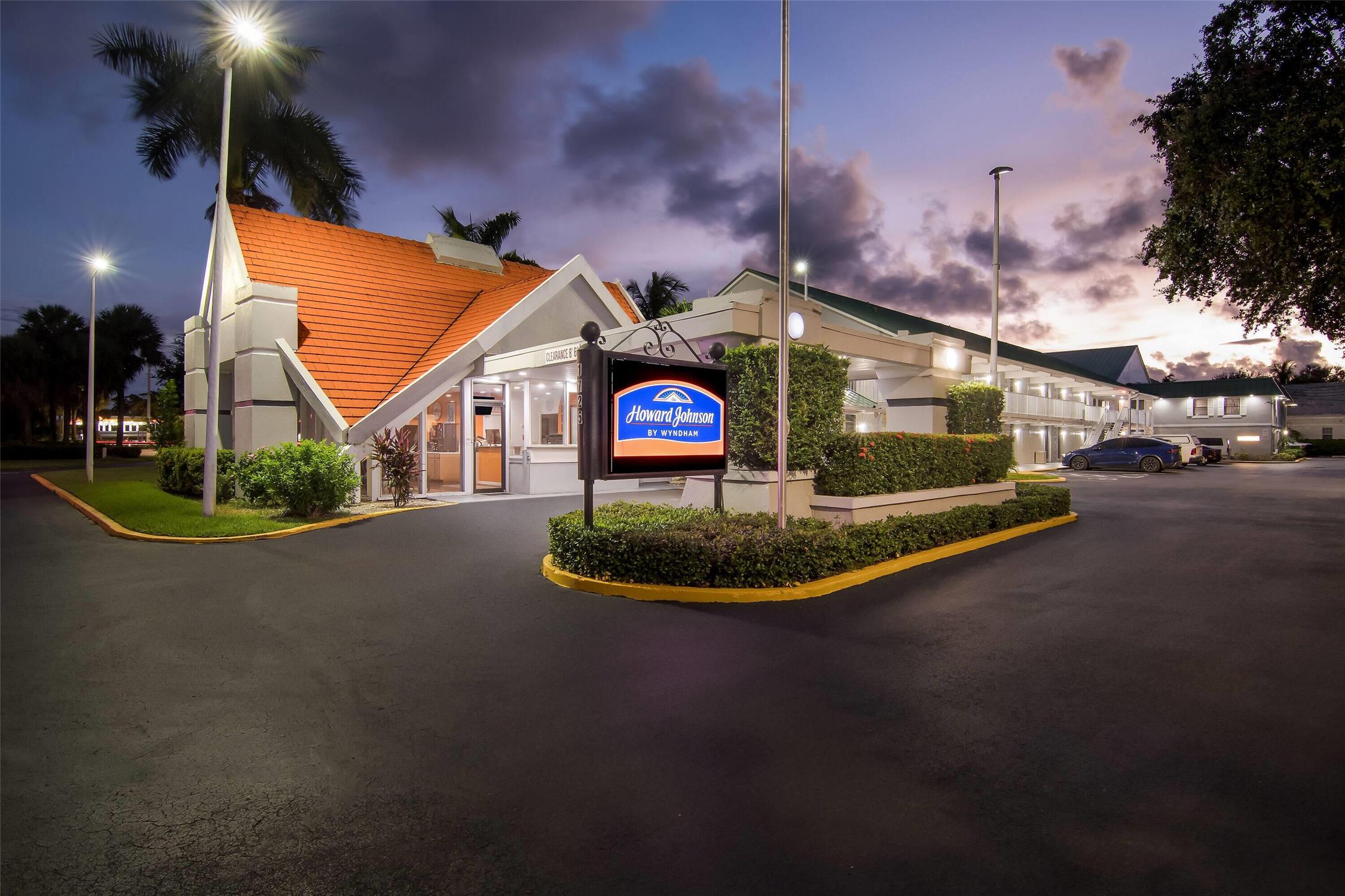 Howard Johnson By Wyndham Vero Beach / Downtown 19/22
