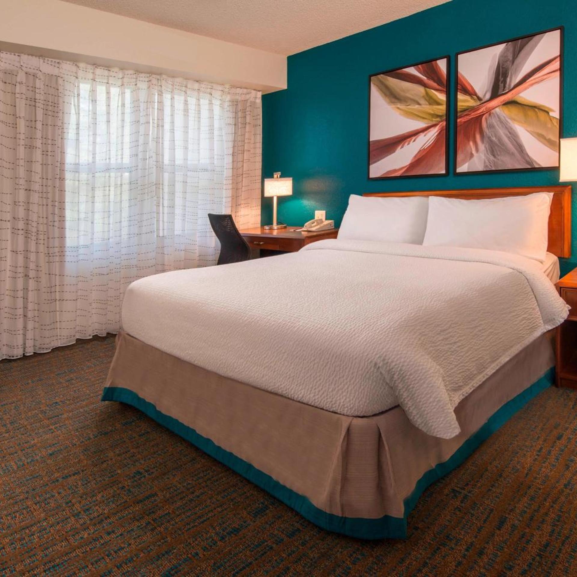 Pure, Guest Room, Queen Bed, Sofa, Allergy Friendly