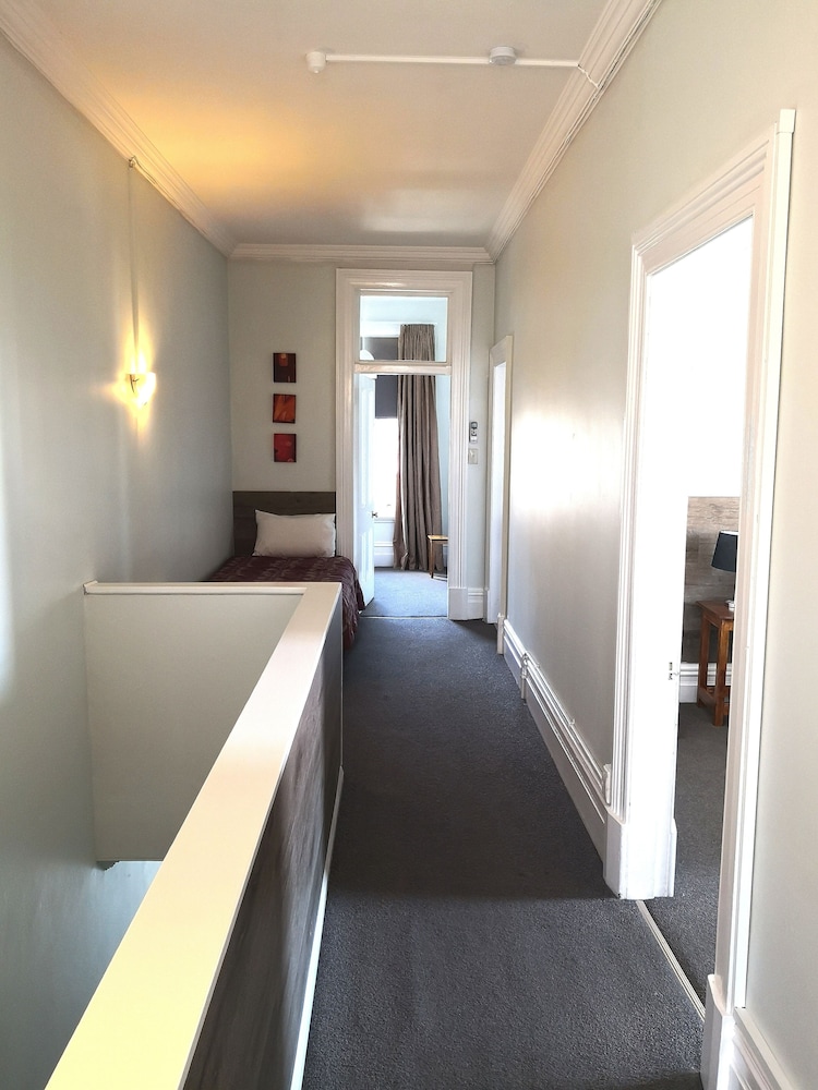 Owens Motel 36/63
