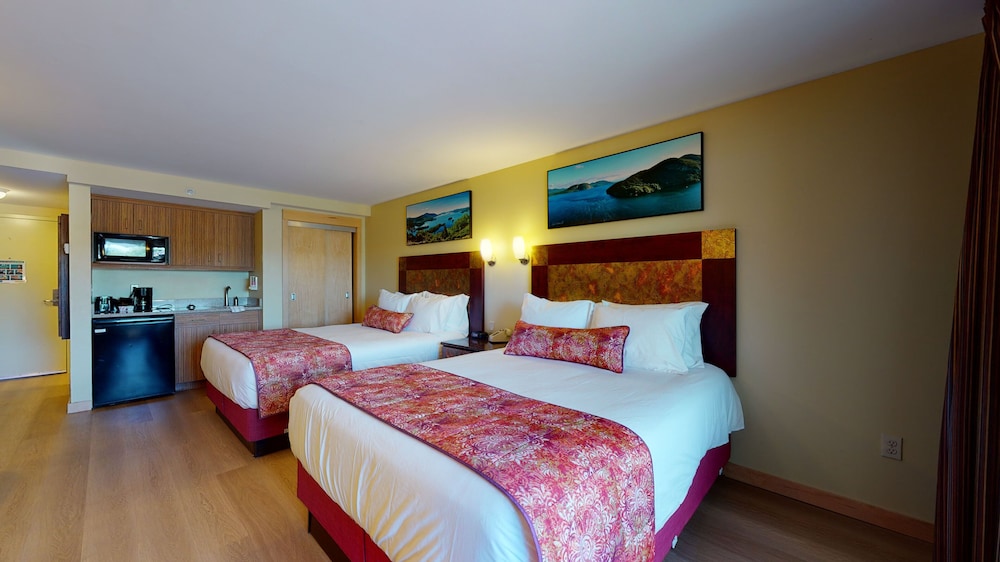 SUPERIOR, 2 QUEEN BEDS, LAKE SIDE, TERRACE