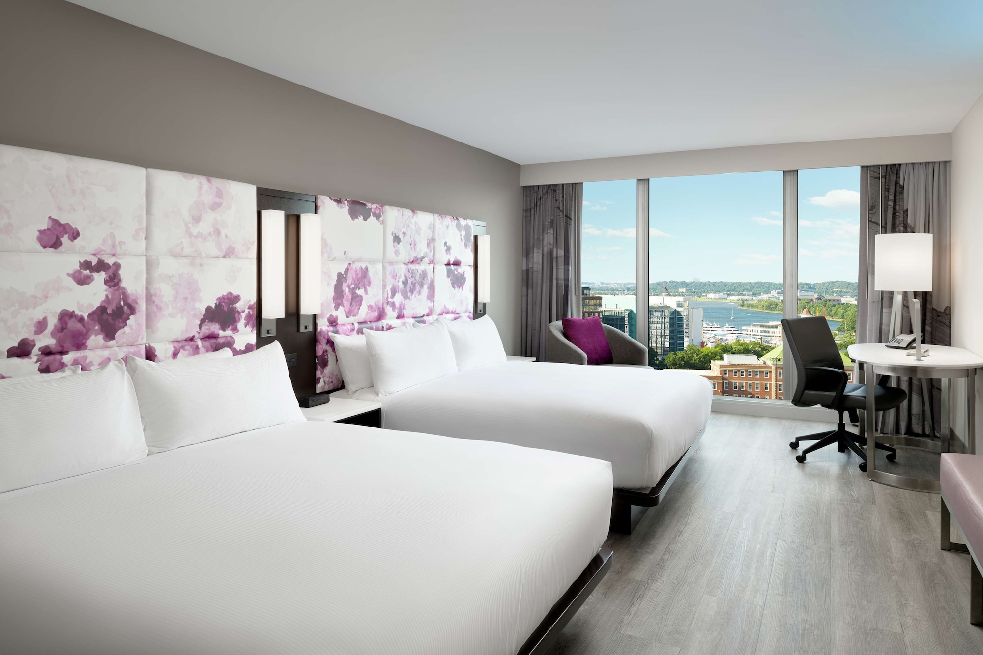 DELUXE, 2 KING BEDS, ACCESSIBLE
