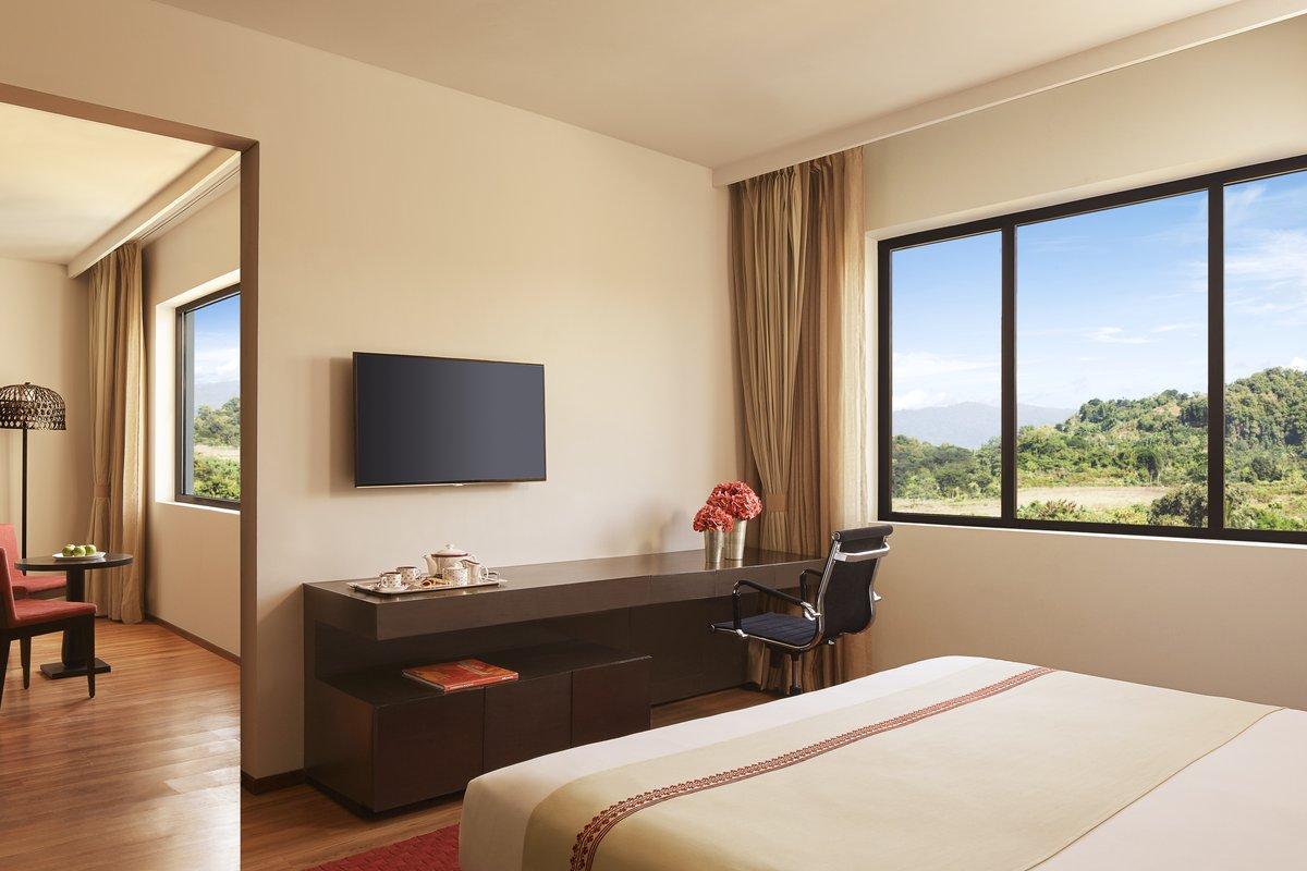 Deluxe, Suite, King Bed, Hill View