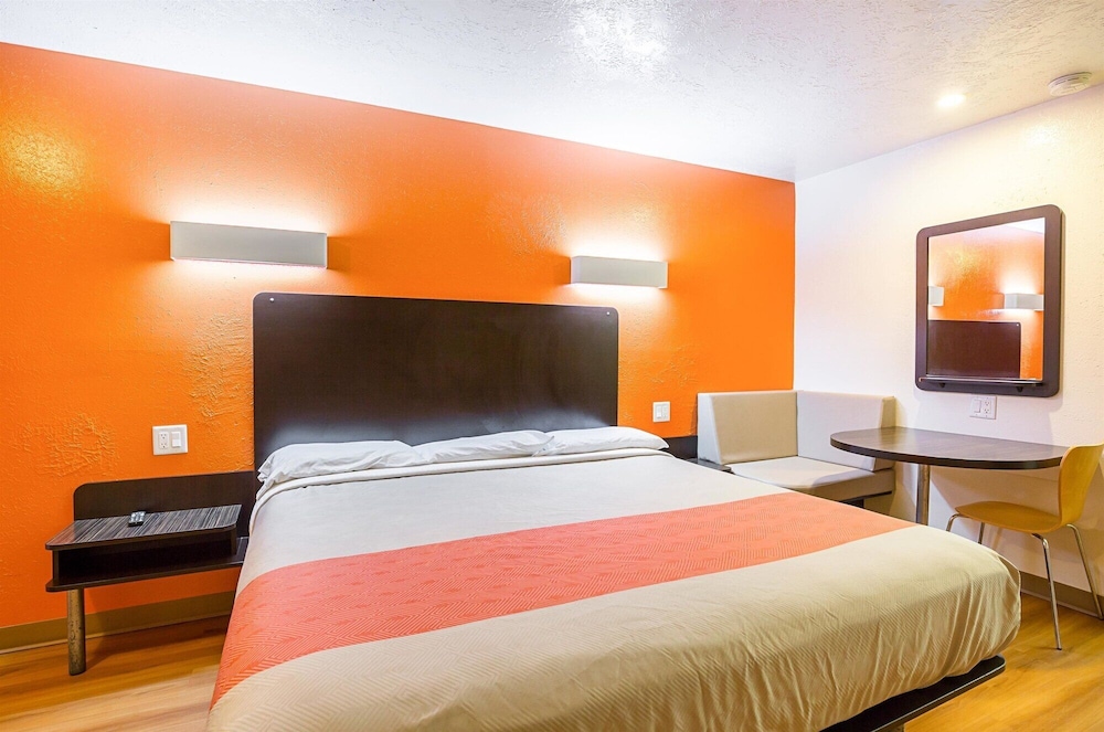 Motel6 Madisonville Tx 8/31