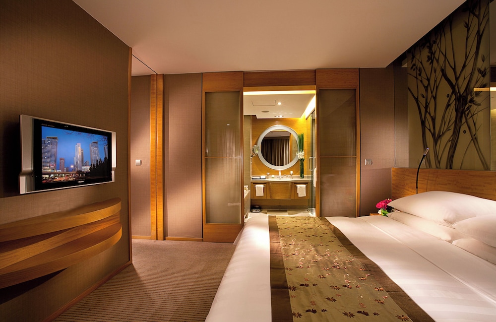 SUPERIOR, SUITE, KING BED