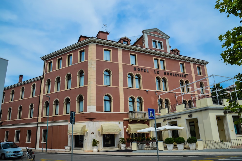 Le Boulevard Hotel 2/39