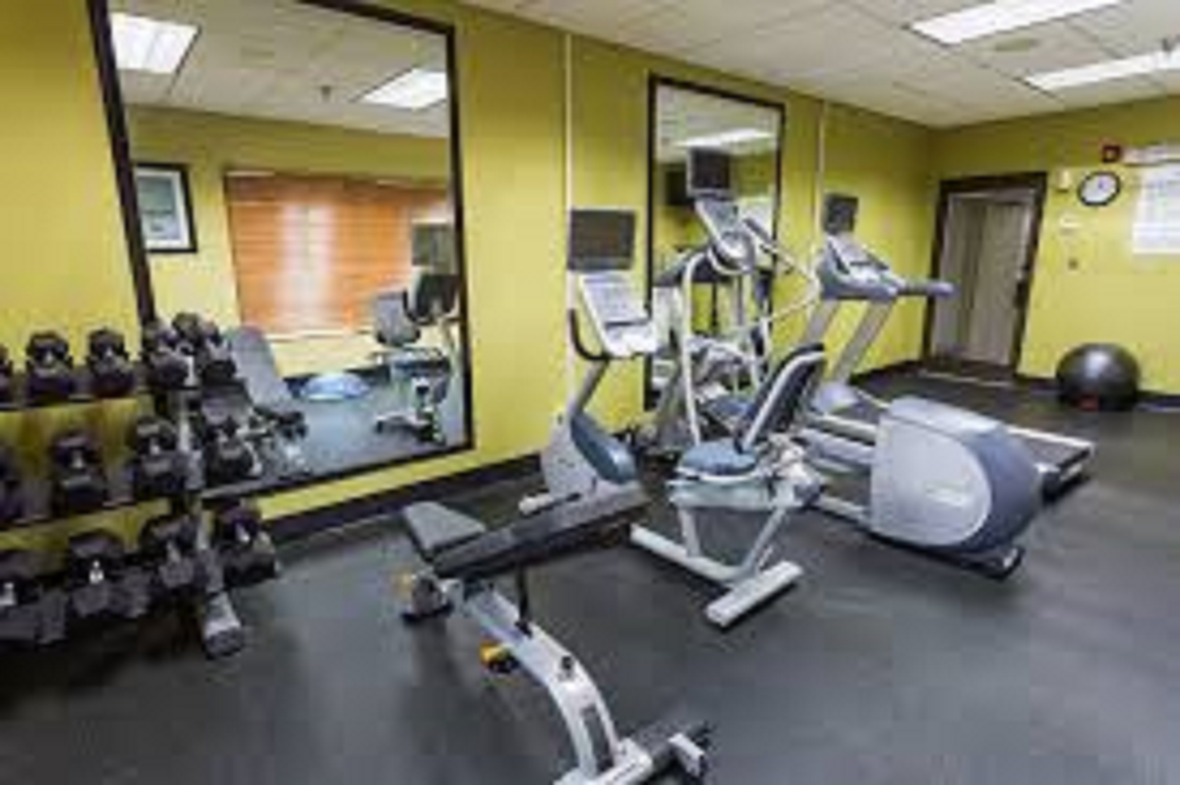 Holiday Inn Express Mccomb 33/53