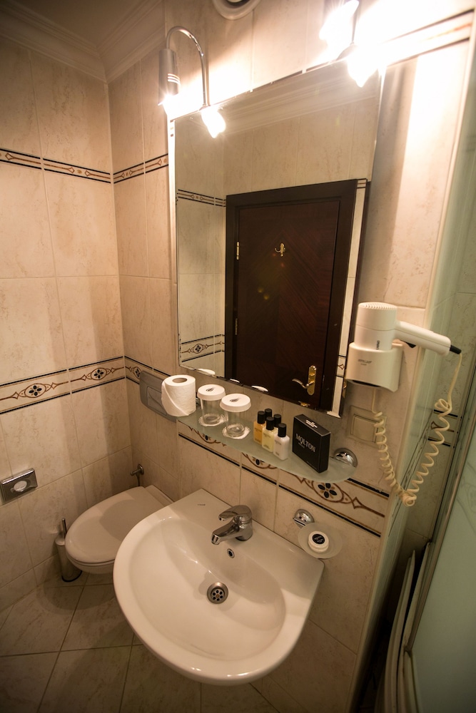 Pera Rose Hotel 76/78