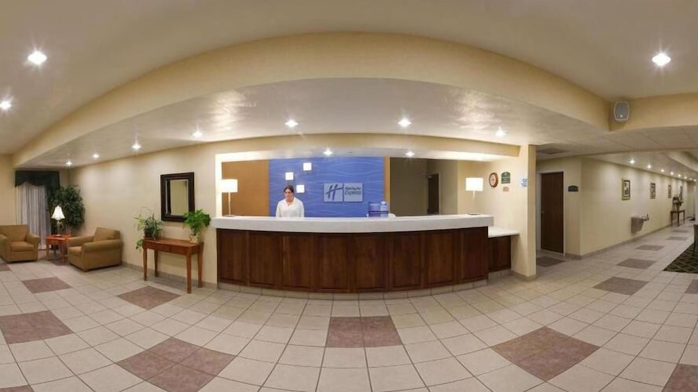 Holiday Inn Express Hotel Suites Elkins 16/60