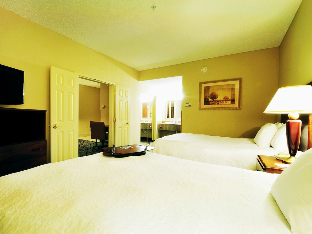 Hampton Inn Fayetteville 34/73