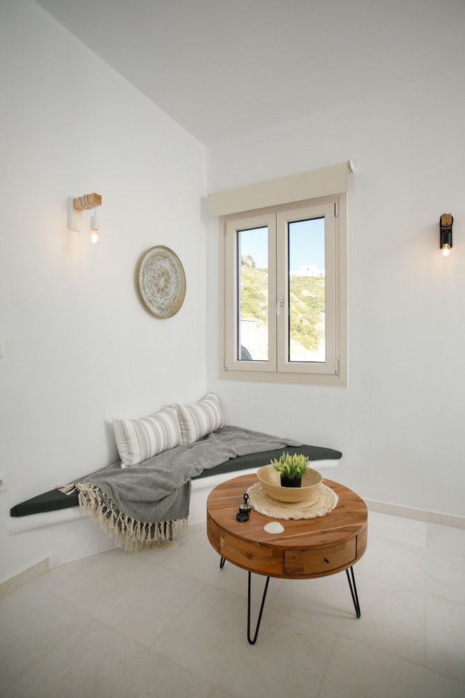 Naxos Earth Suites 38/59