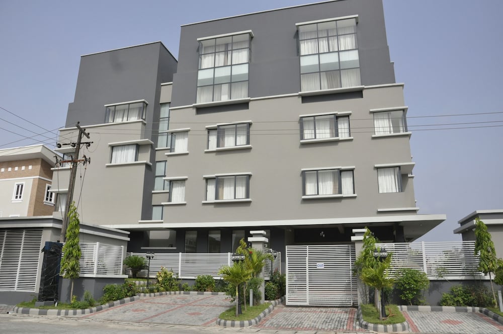 Golden Tulip Oniru Suites 1/26