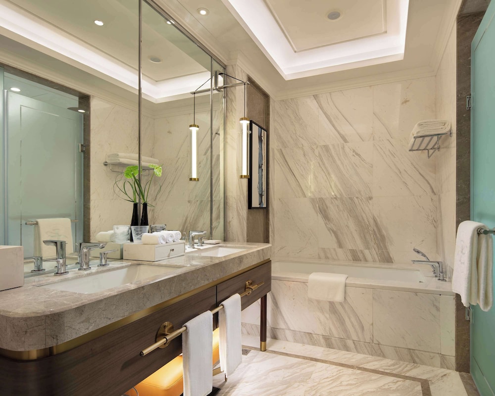 The Lixury Hotel -The Unbound Collection by Hyatt 49/50