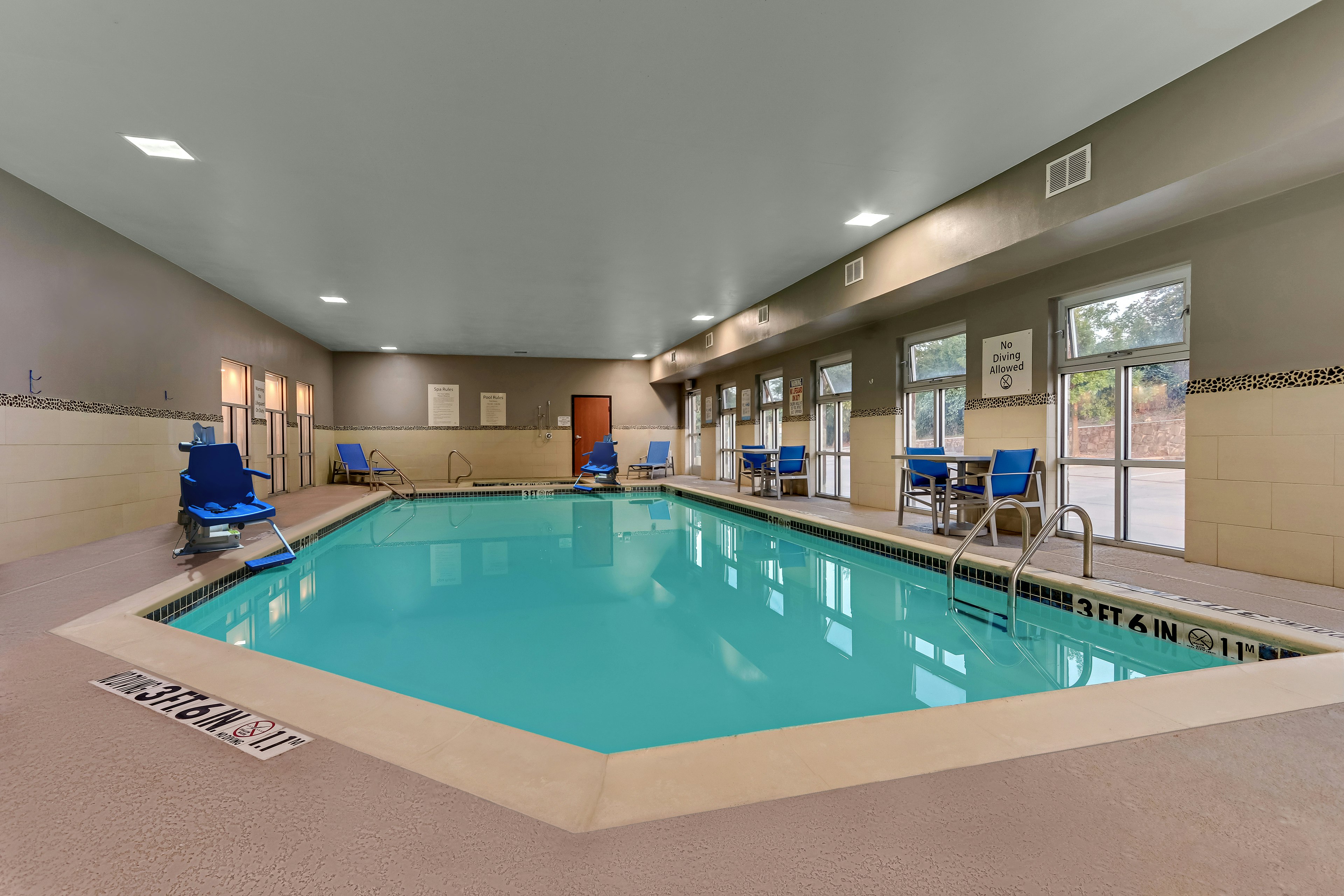Holiday Inn Express Hotel & Suites Weatherford 36/57