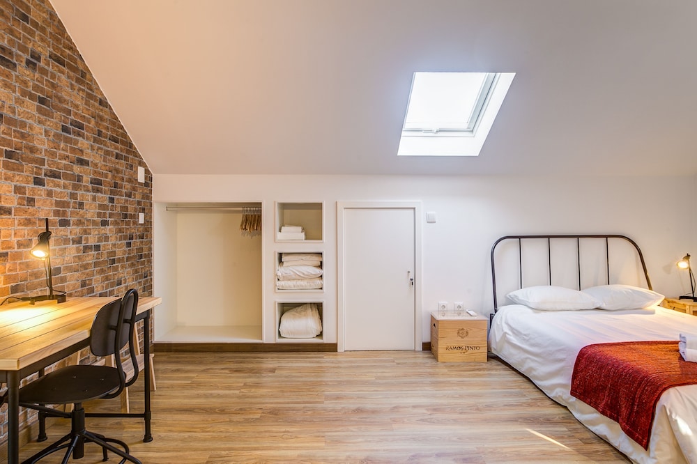 TYPE B, DELUXE, STUDIO, PRIVATE BATHROOM