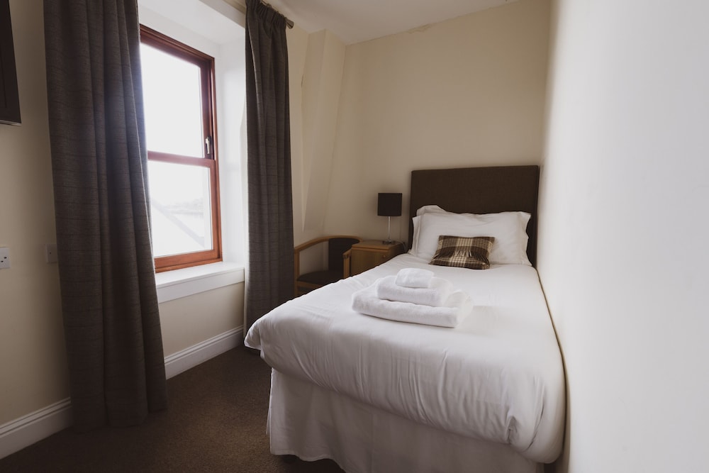 غرفة بسريرين منفصلين بإطلالة على البحر، Scalloway Hotel 3/4