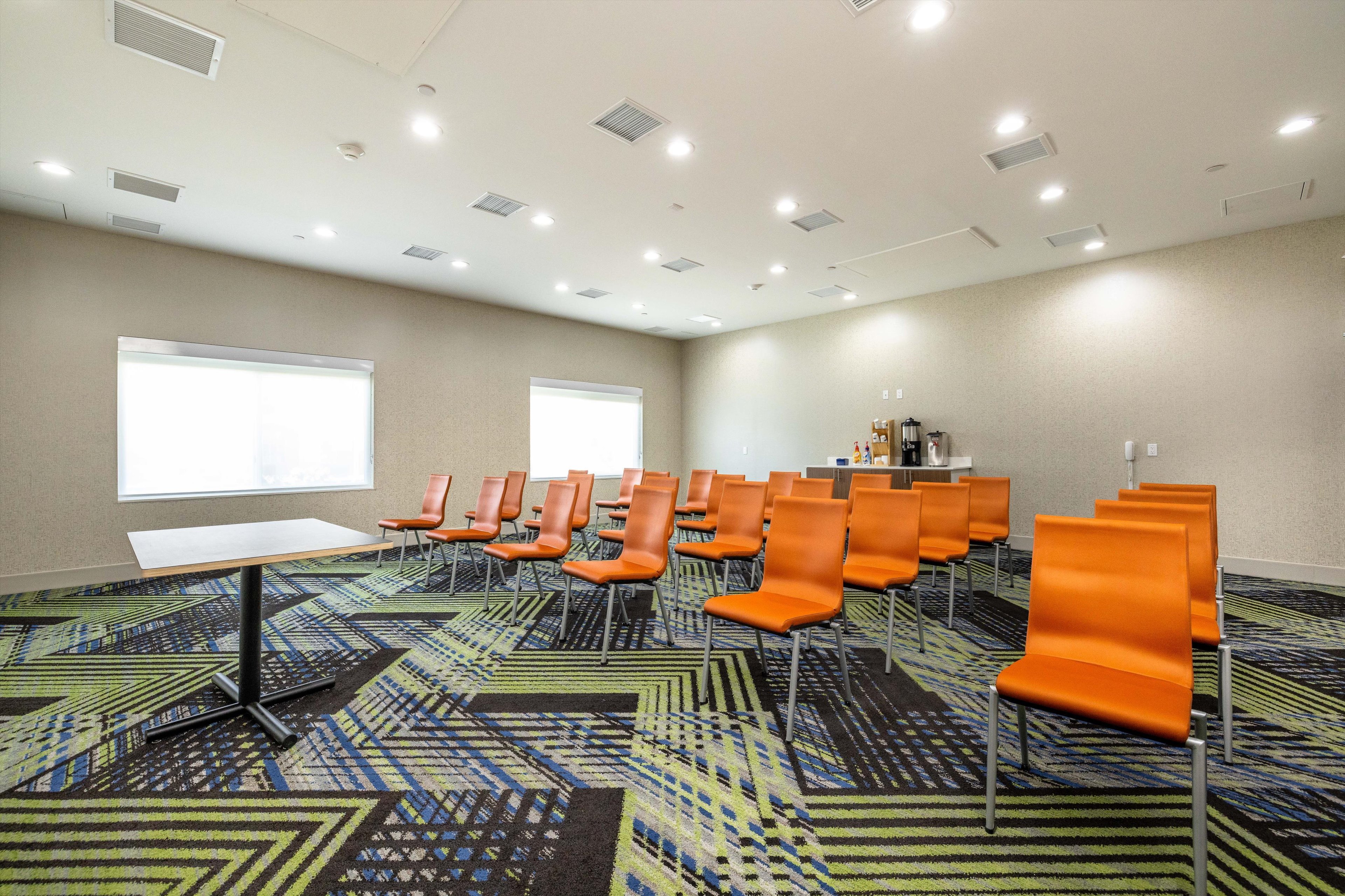 HOLIDAY INN EXPRESS AND SUITES SAN JOSE SILICON VALLEY 51/64