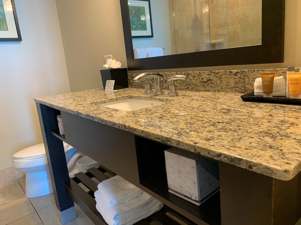 South Beach Hotel Suites 28/28