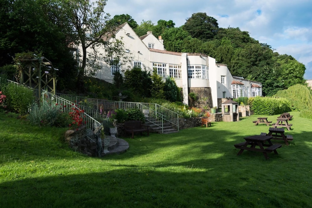 THE GEORGE HOTEL 45/47