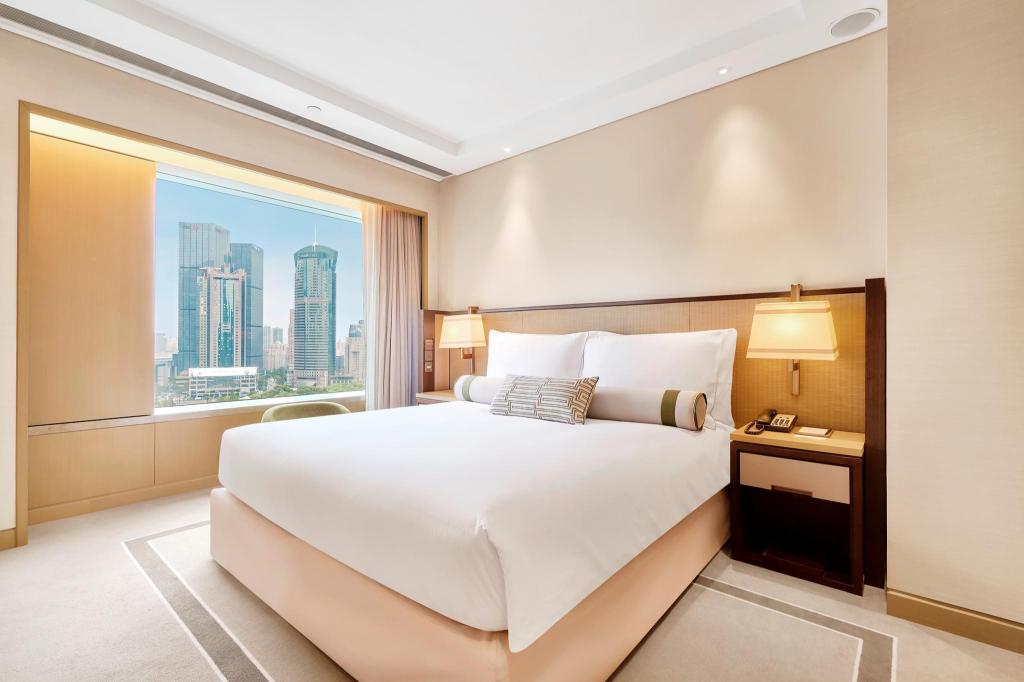 1 Bedroom, Suite, King Bed, Pearl Tower View