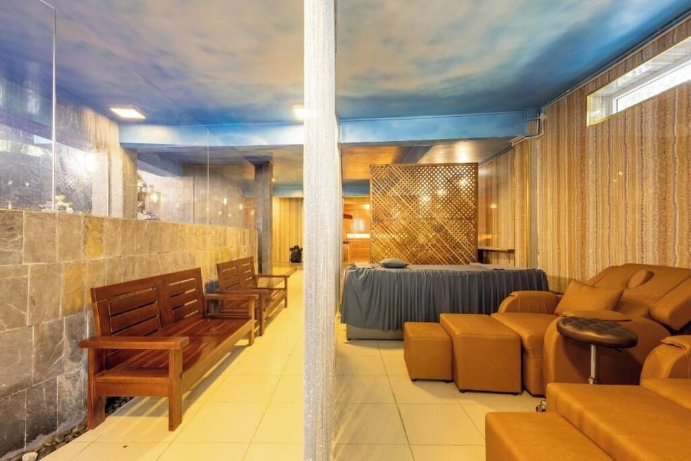 T&T Resort 76/84