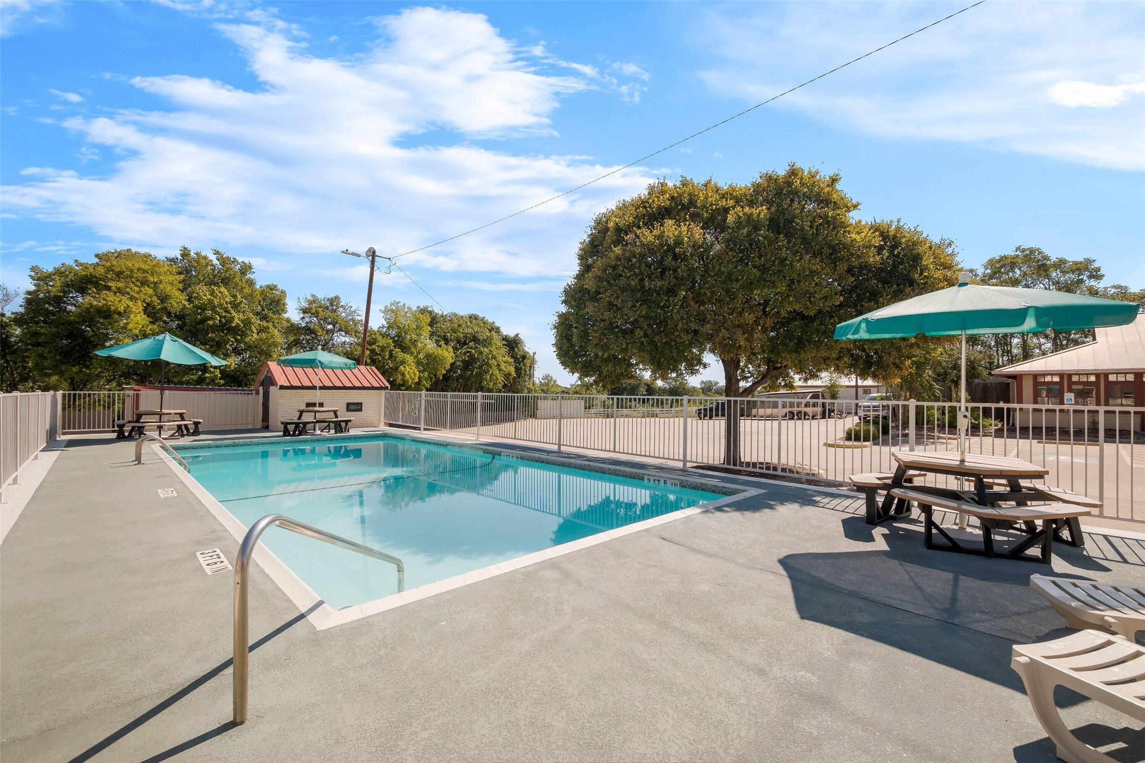 Super 8 by Wyndham Fredericksburg 48/51