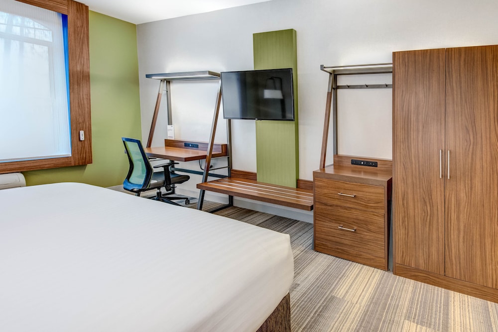Holiday Inn Express Woodbridge 13/64