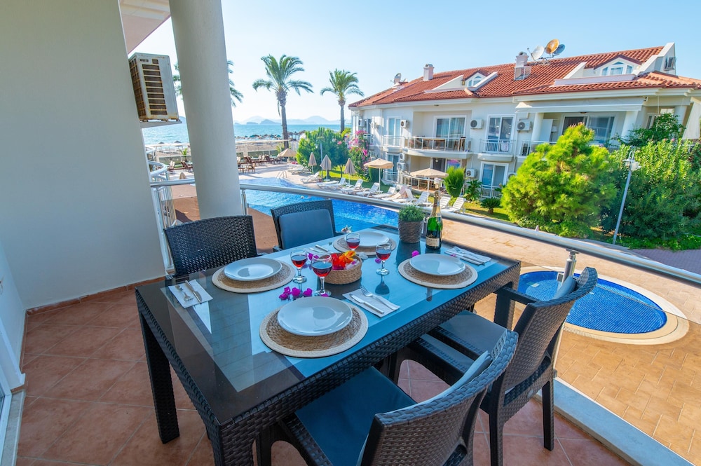 Sunset Beach Club 33/50