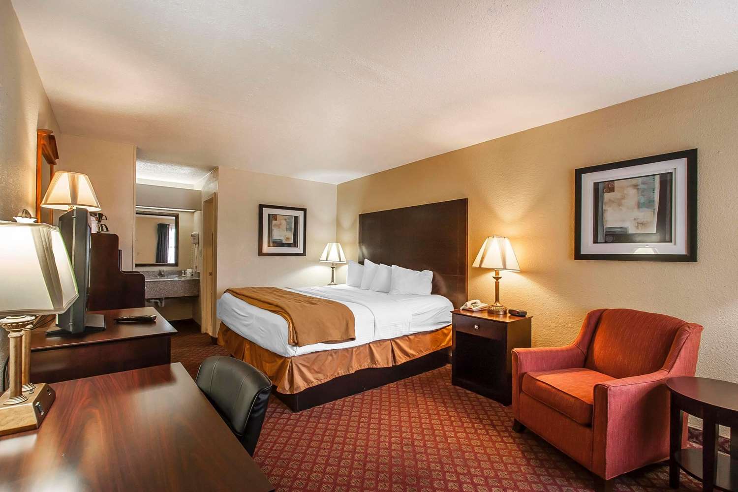 غرفة بسرير كينج، Quality Inn & Suites Covington 2/2