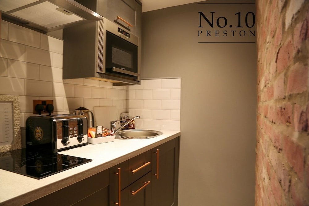 No.10 Preston 47/50