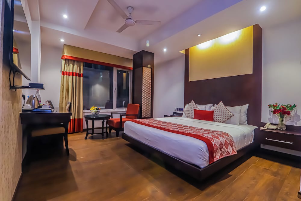 Godwin Deluxe Hotel 30/64