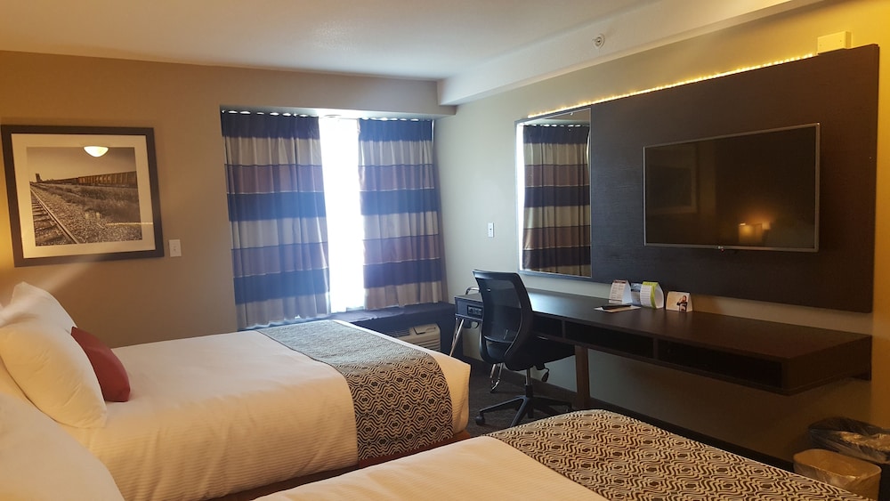 Microtel Inn And Suites By Wyndham Whitecourt 21/41